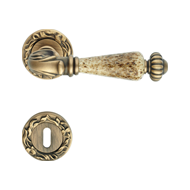 Ninfa Porcellana Brass Lever Handle on 