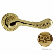 Door lever handles set on roses - Mat A